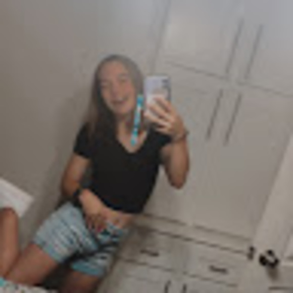 Meet your Posher, Ariana - Picture 1 of 1